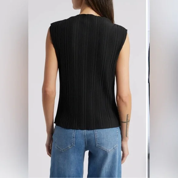Rails Trea Sleeveless Plisse Top - Picture 3 of 8